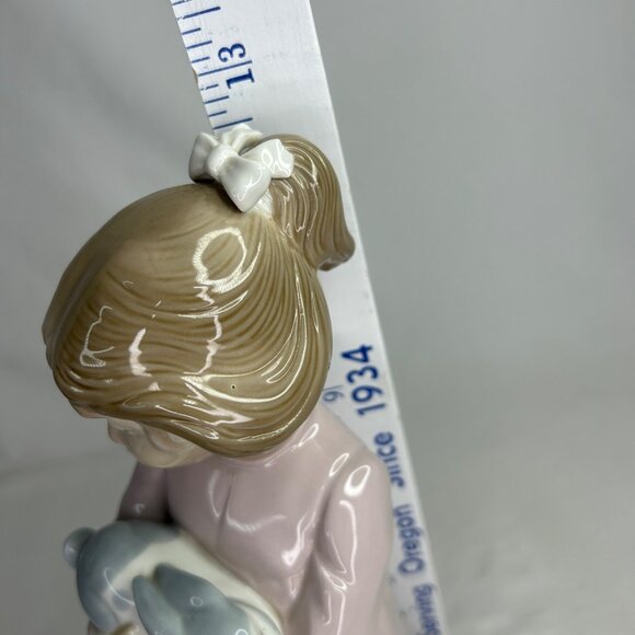 Nao By Lladro Girl W/ Bunny Figurine Porcelain Collectible 13" - Picture 9 of 10